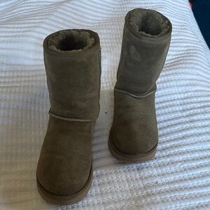 UGG Classic Short Boots in Olive Brown